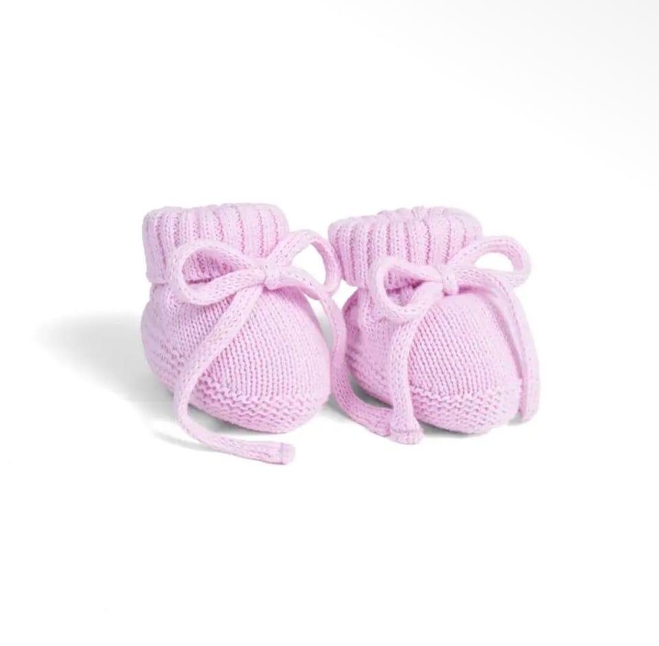 Patucos de bebé de punto en color lila — Heroz Kids Clothing